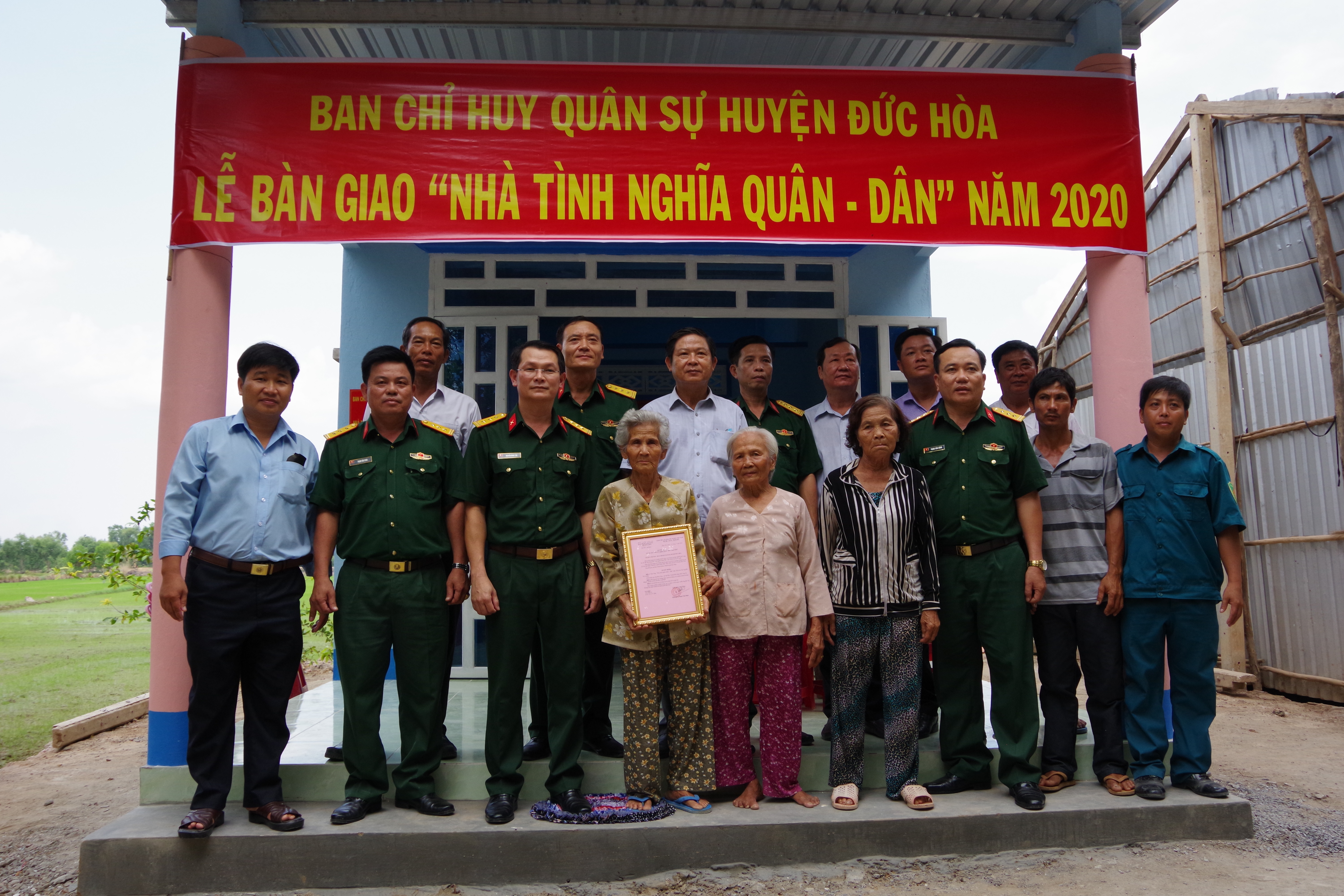 ban chi huy quan su huyen duc hoa anh bien cuong