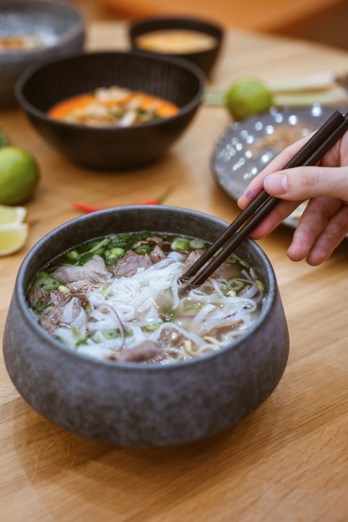 to pho dac biet tu nha hang cua thao huong anh nhan vat cung cap