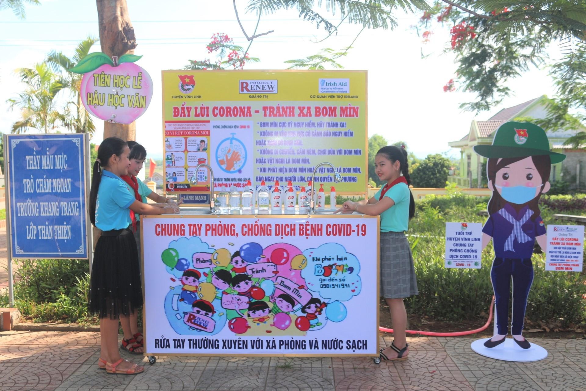 cac em hoc sinh ben thiet bi rua tay moi anh renew