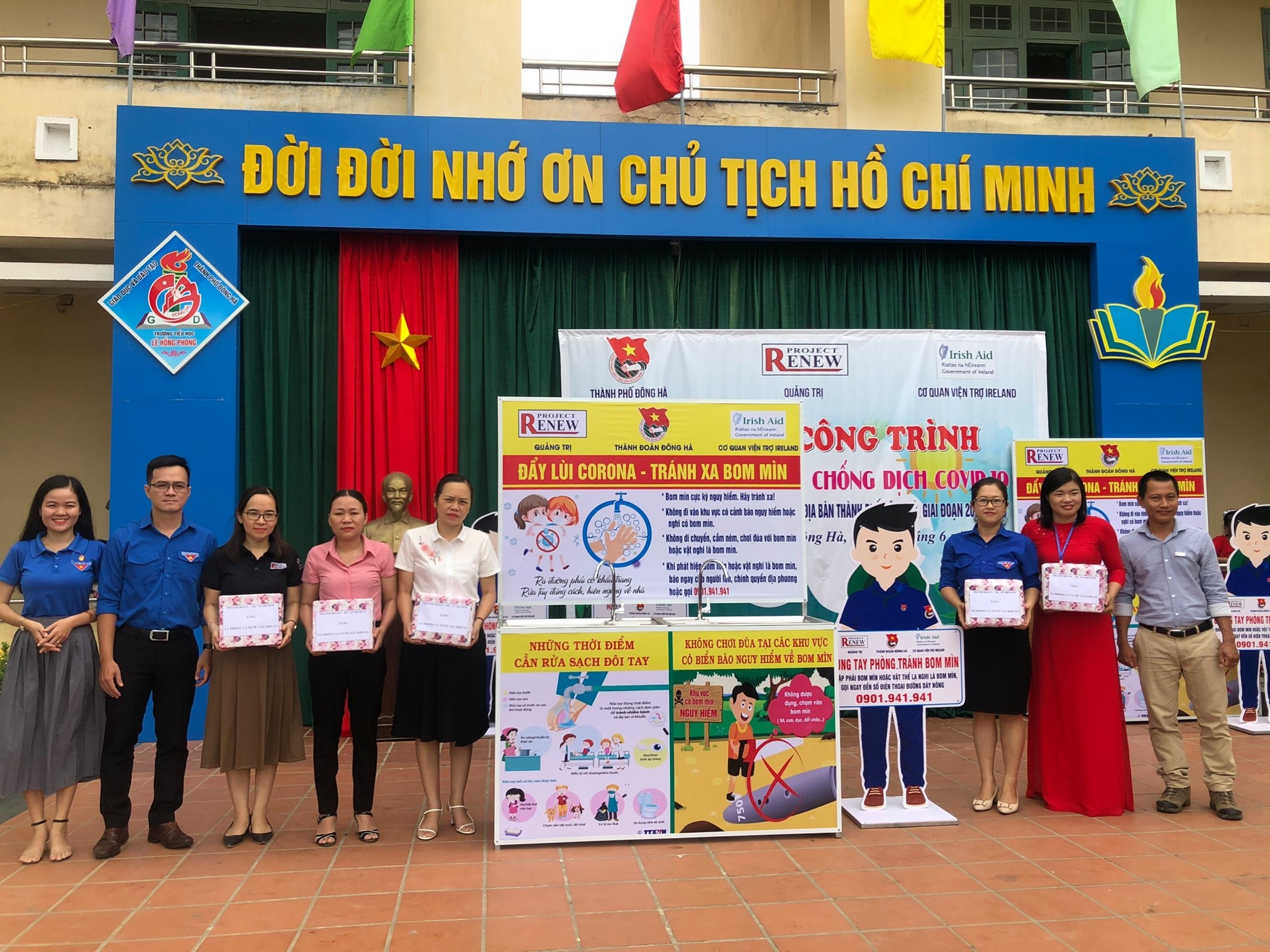 du an renew phoi hop voi thanh doan dong ha to chuc le ban giao diem rua tay phong chong covid 19 cho 5 truong hoc tren dia ban tinh quang tri anh renew