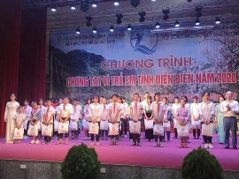 Trao 100 suất học bổng 