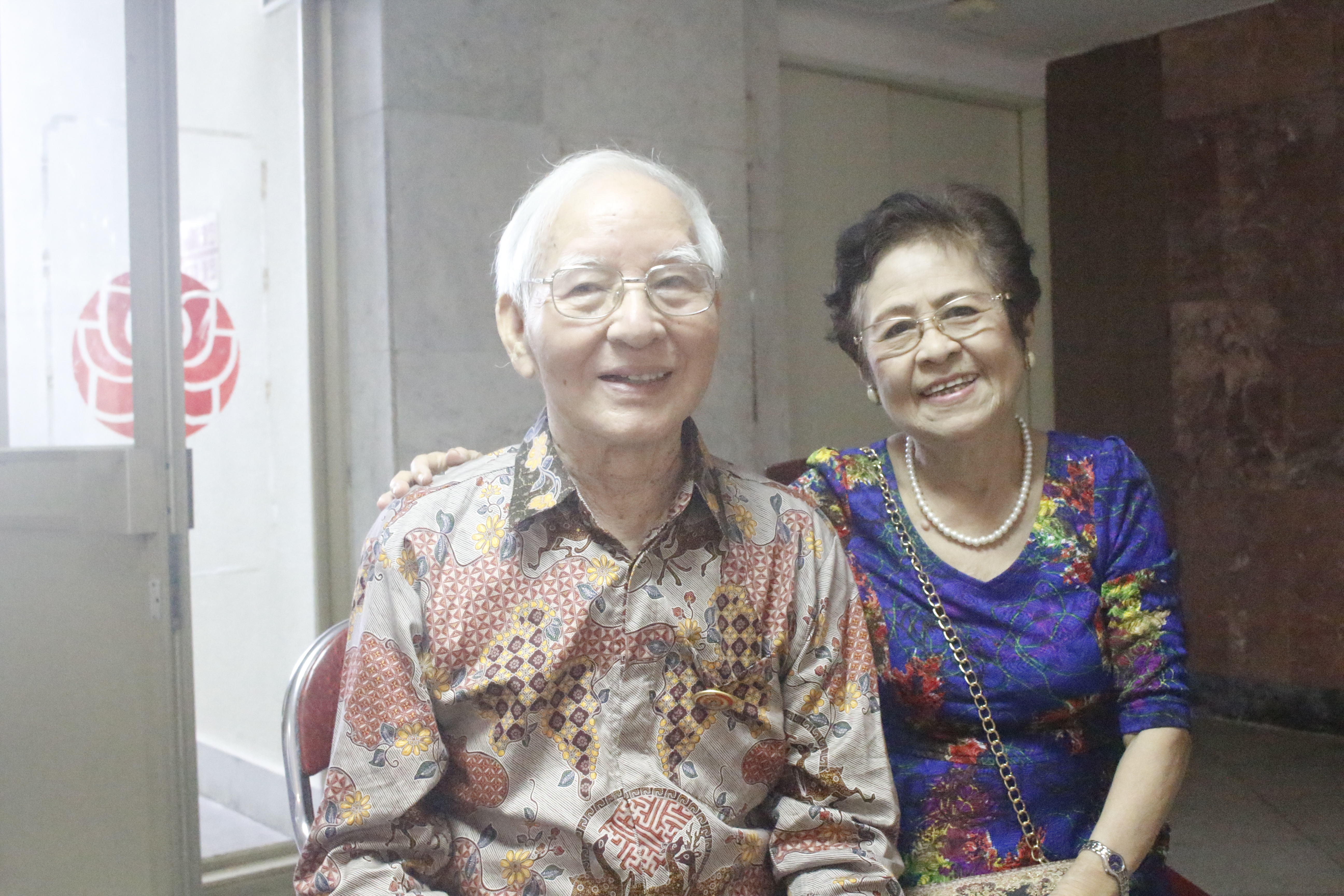 giao su dang huu cung phu nhan chu anh dao