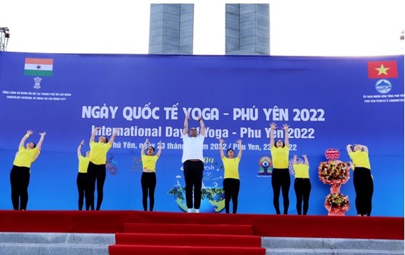 Phú Yên kỷ niệm Ngày Quốc tế Yoga lần thứ 8