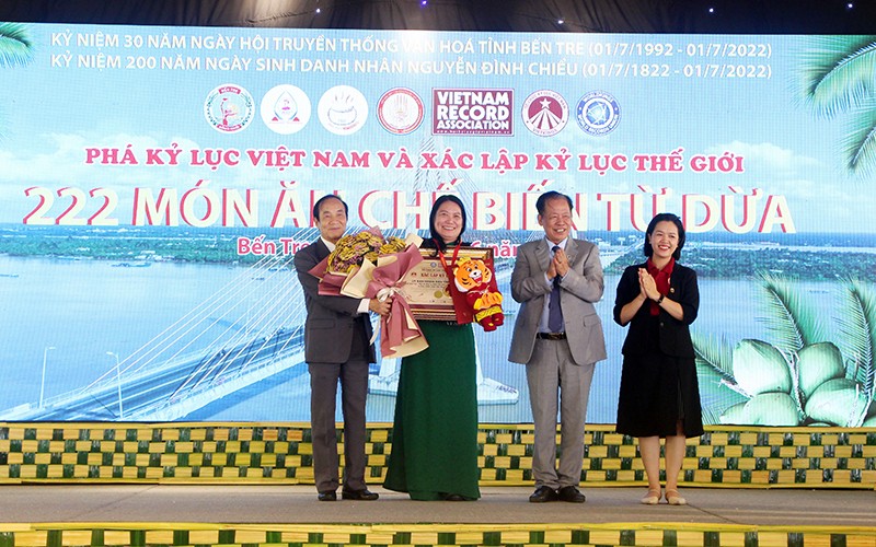 Bến Tre lập kỷ lục thế giới với 222 món ăn từ dừa