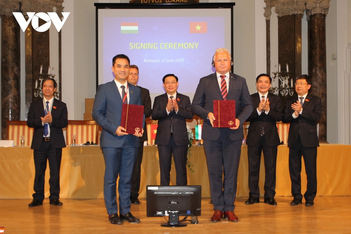 Chủ tịch Quốc hội Việt Nam thăm chính thức Hungary