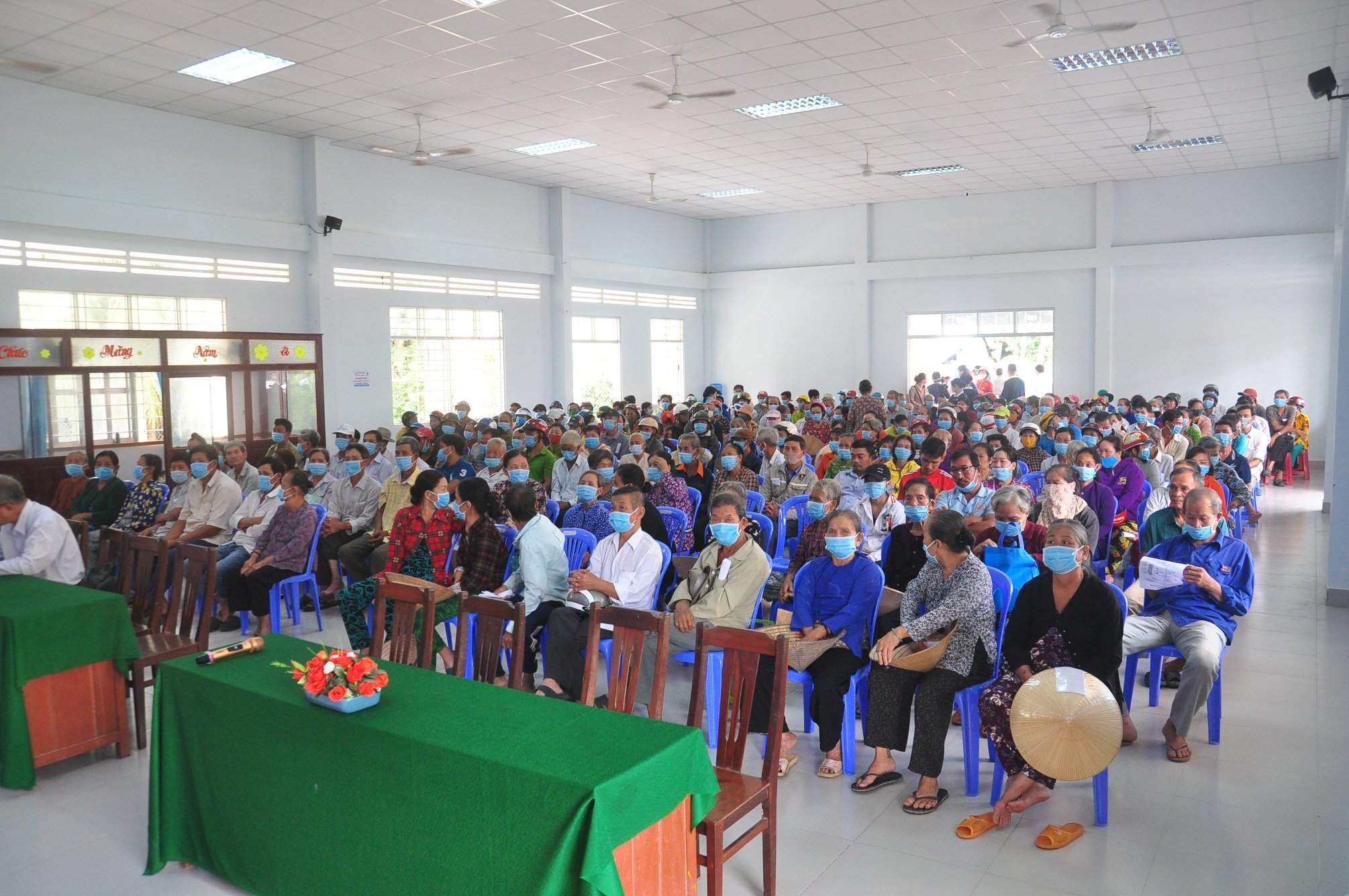 rat dong nguoi dan huyen thanh phu tinh ben tre da toi nhan qua anh tzu chi