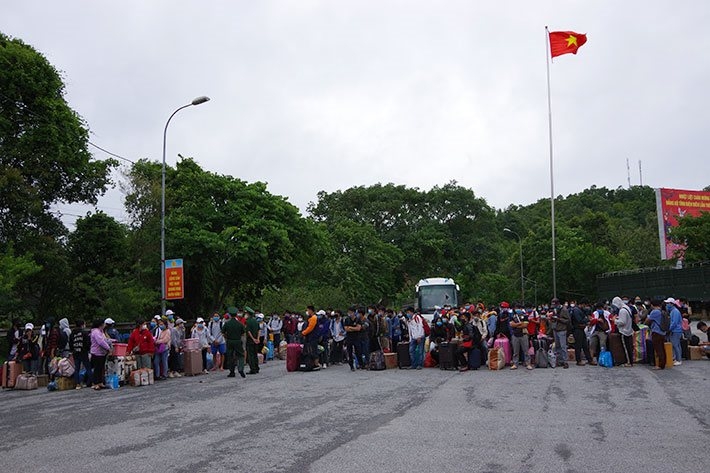 dien bien lam thu tuc nhap canh cho 1044 du hoc sinh lao vao viet nam anh anh dung
