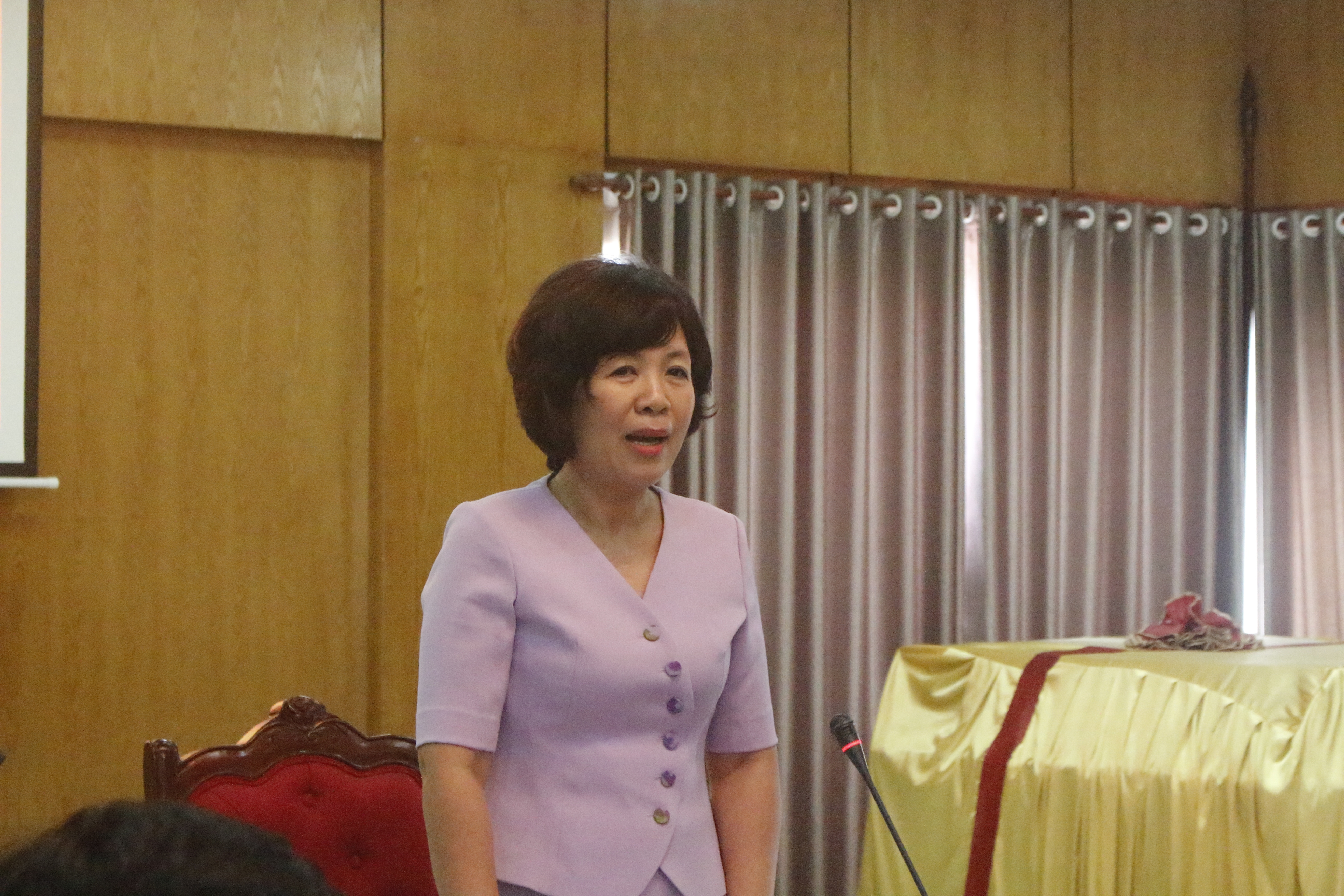 ba nguyen thi hoang van pho truong ban doi ngoai trung uong phat bieu tai hoi nghi