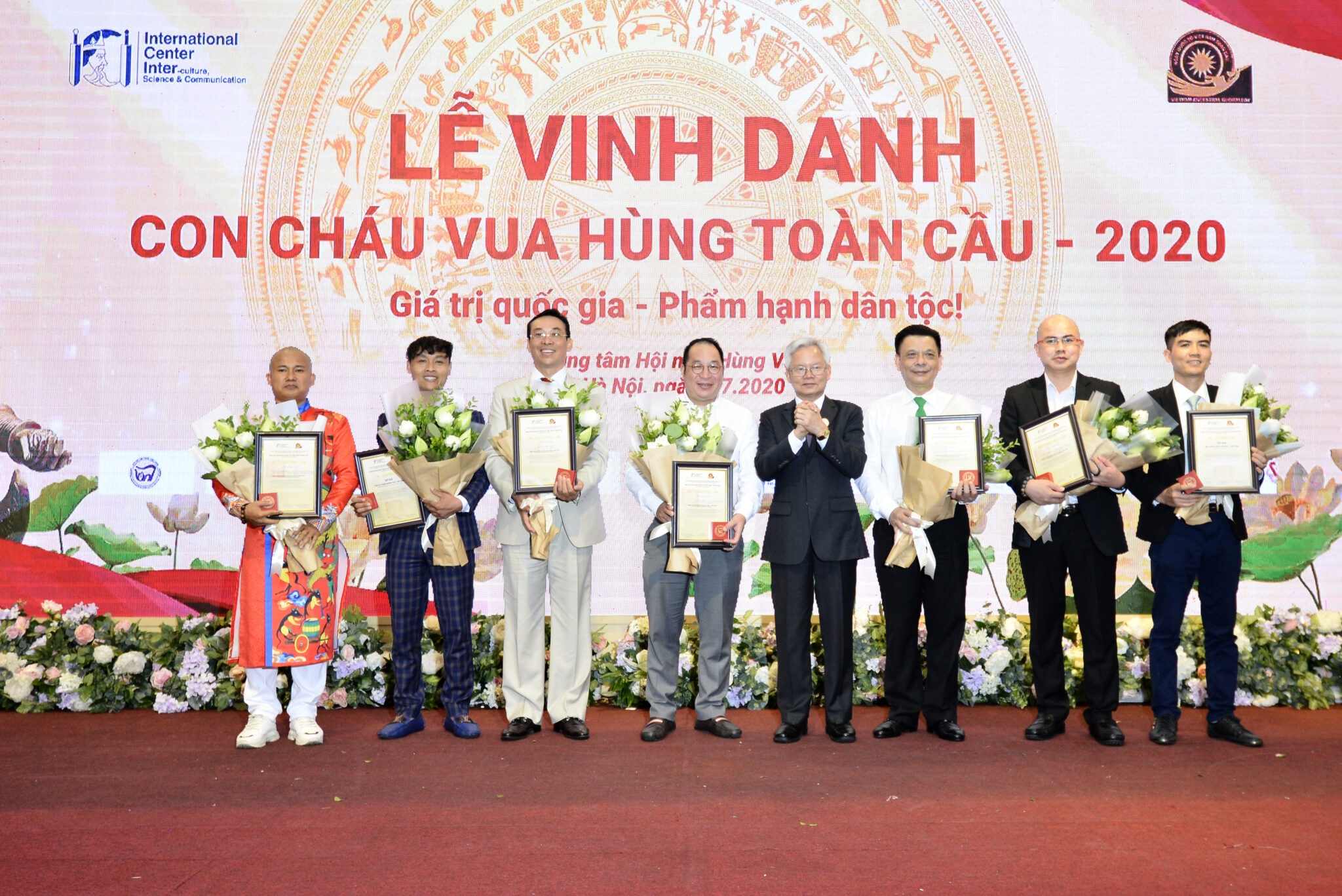 ban to chuc trao huy chuong dai su thien chi cho cac ca nhan