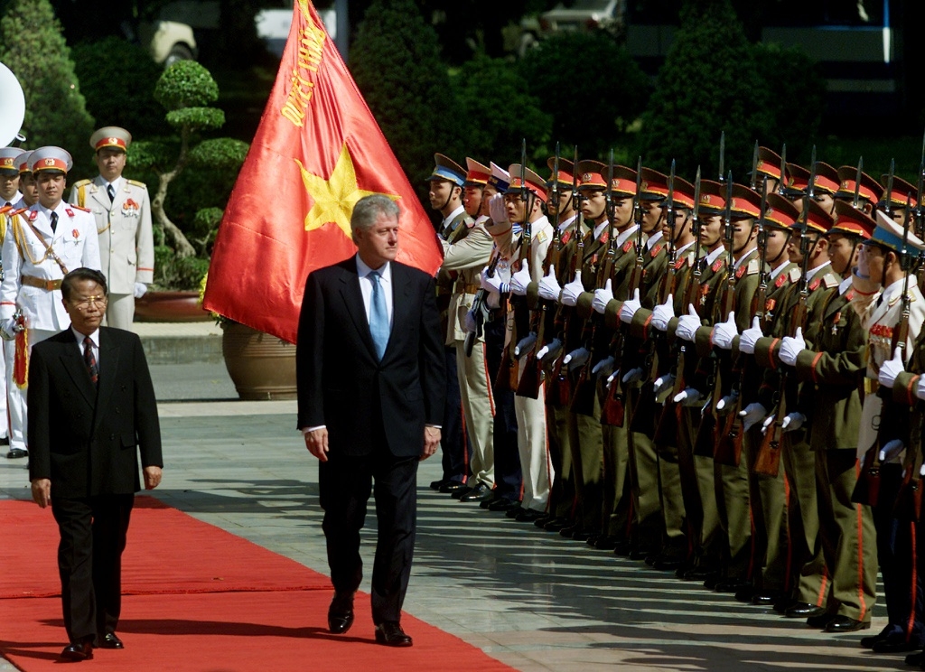tong thong bill clinton tham viet nam lan dau tien nam 2000 anh zing