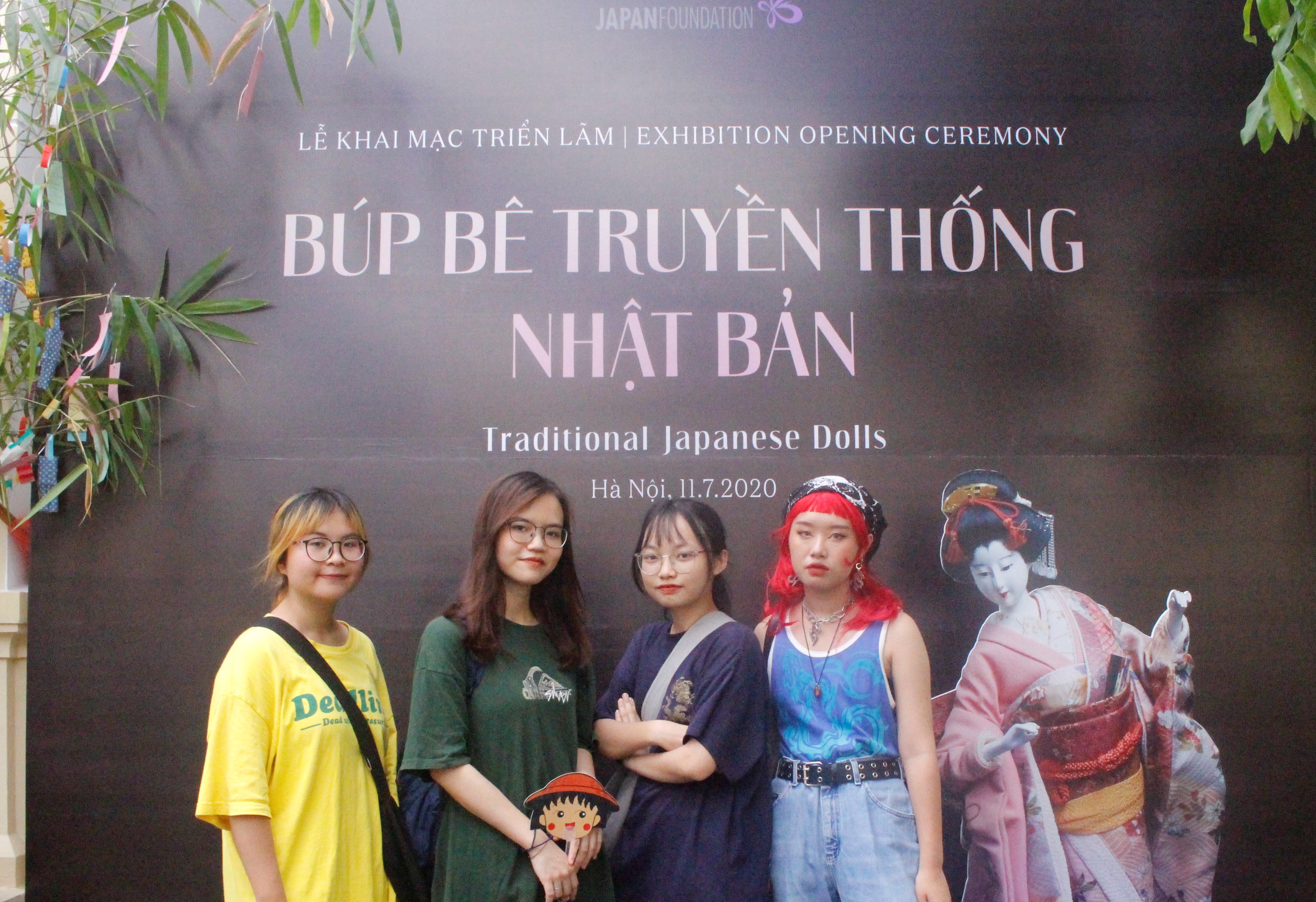 cac ban sinh vien chia se cac tac pham bup be tai trien lam kha dac sac tao nhieu an tuong cho nguoi xem