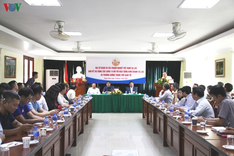 quang canh buoi toa dam giua dai su quan viet nam voi doanh nghiep viet nam dau tu kinh doanh tai lao anh vov