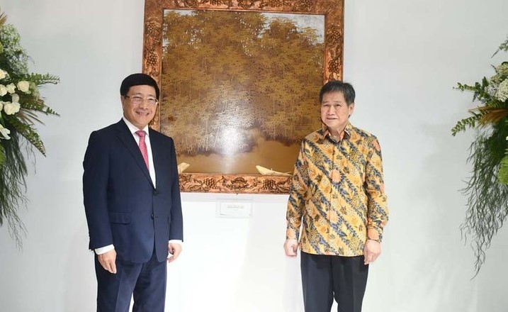 pho thu tuong bo truong ngoai giao pham binh minh da tang tru so moi cua ban thu ky asean buc tranh son mai tre vang viet nam