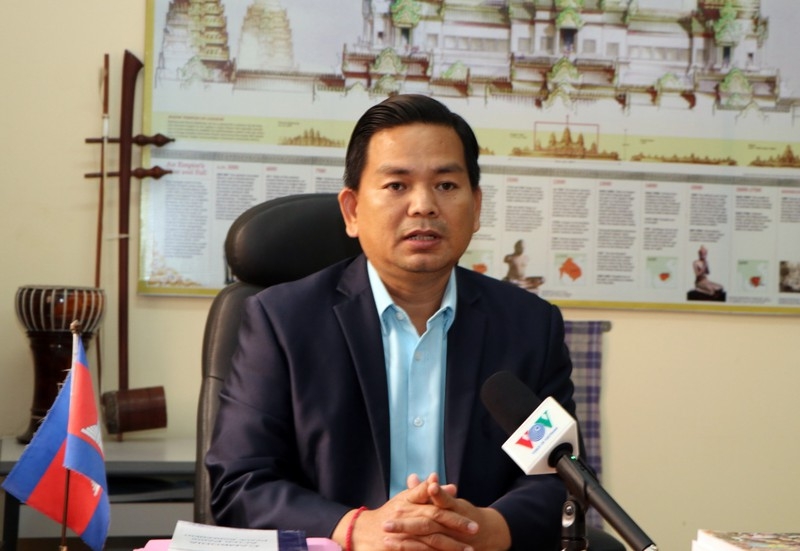 ong kim phea giam doc hoc vien quan he quoc te campuchia anh vov