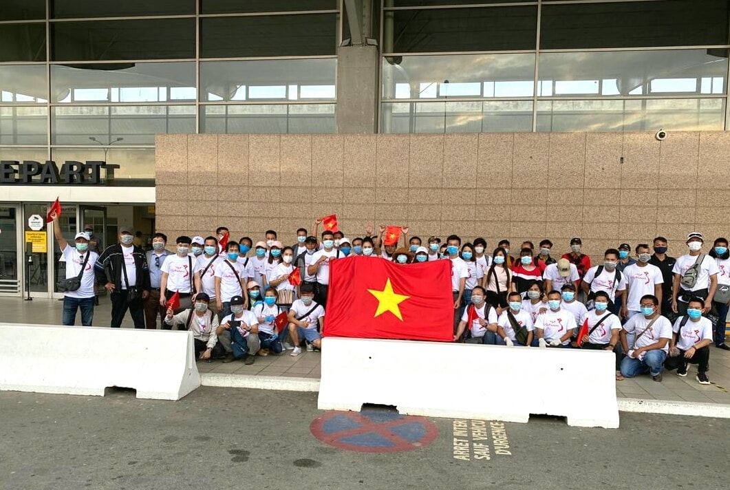 cac cong dan viet nam tu bo bien nga chuan bi lam thu tuc ve nuoc