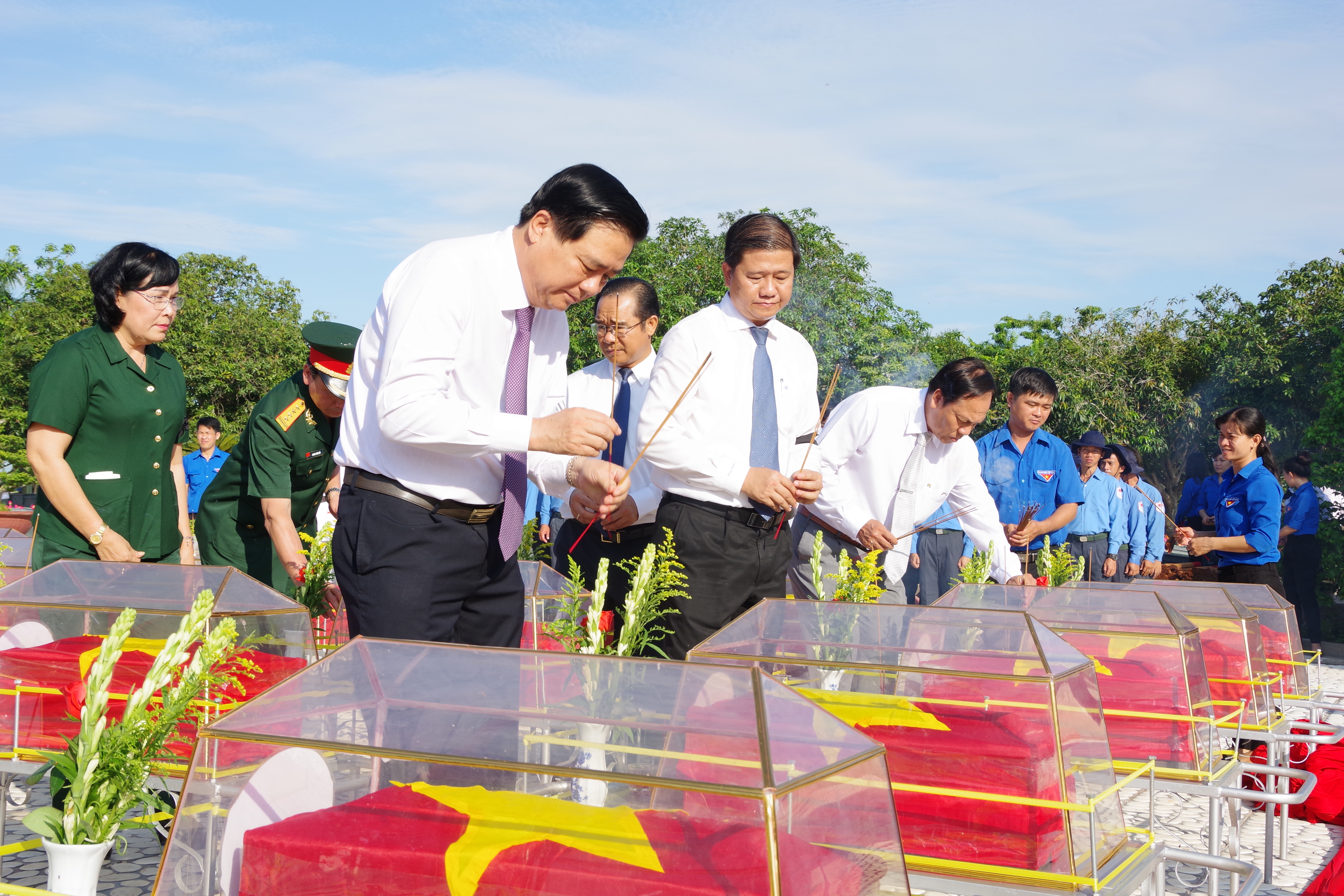 cac dai bieu thap huong tri an cac liet si