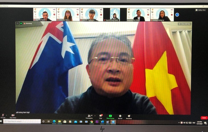 dai su viet nam tai australia ngo huong nam tham du dai hoi truc tuyen cua sinh vien viet nam tai australia anh vov