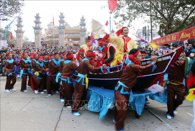 Hàng ngàn ngư dân Huế tham gia Lễ hội Cầu ngư đầu năm