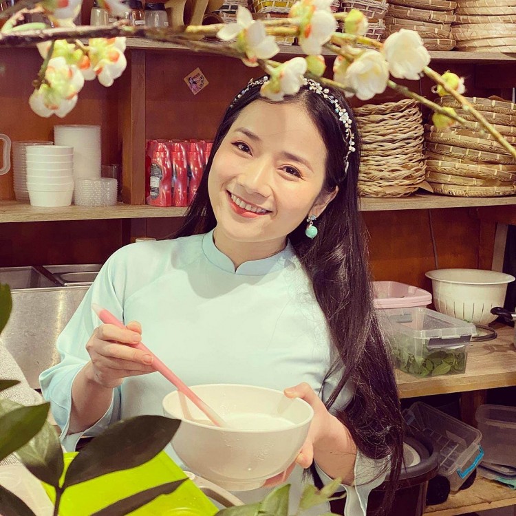 Bánh tráng trộn, bánh xèo Việt sang Séc