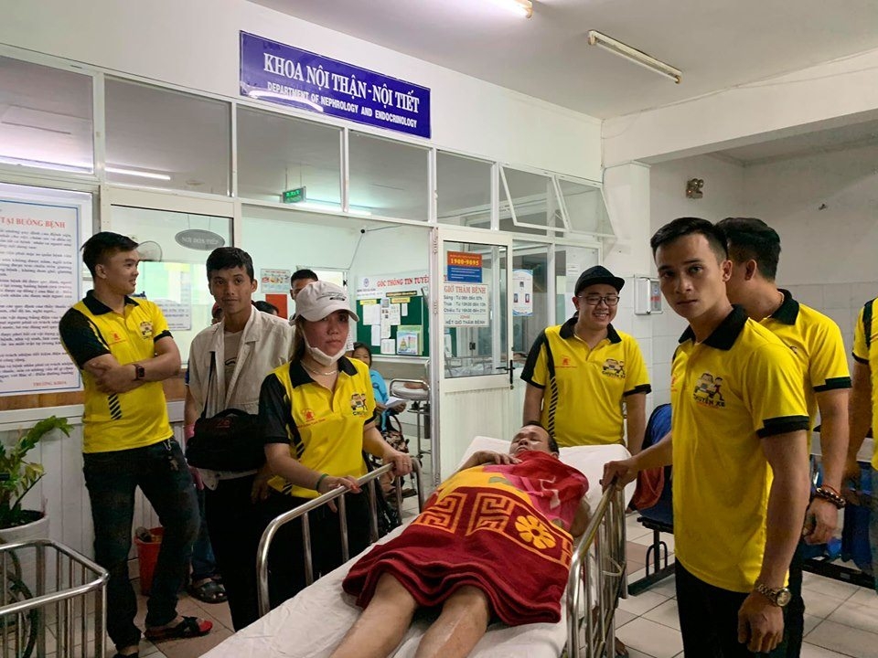 da nang chuyen xe 0 dong cua nhom ban tre cho mien phi nguoi benh ngheo ve que don tet