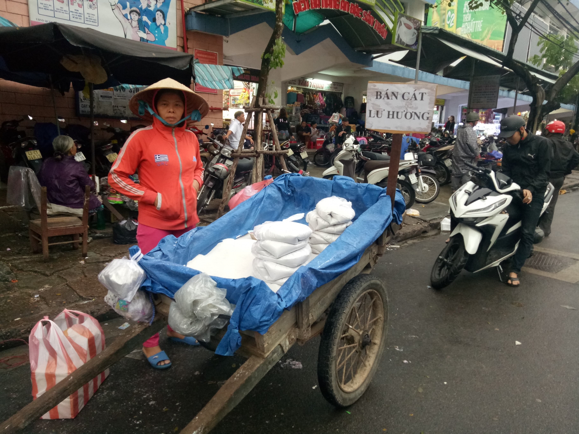 nghe doc o da thanh ban cat lu huong kiem bon tien ngay tet