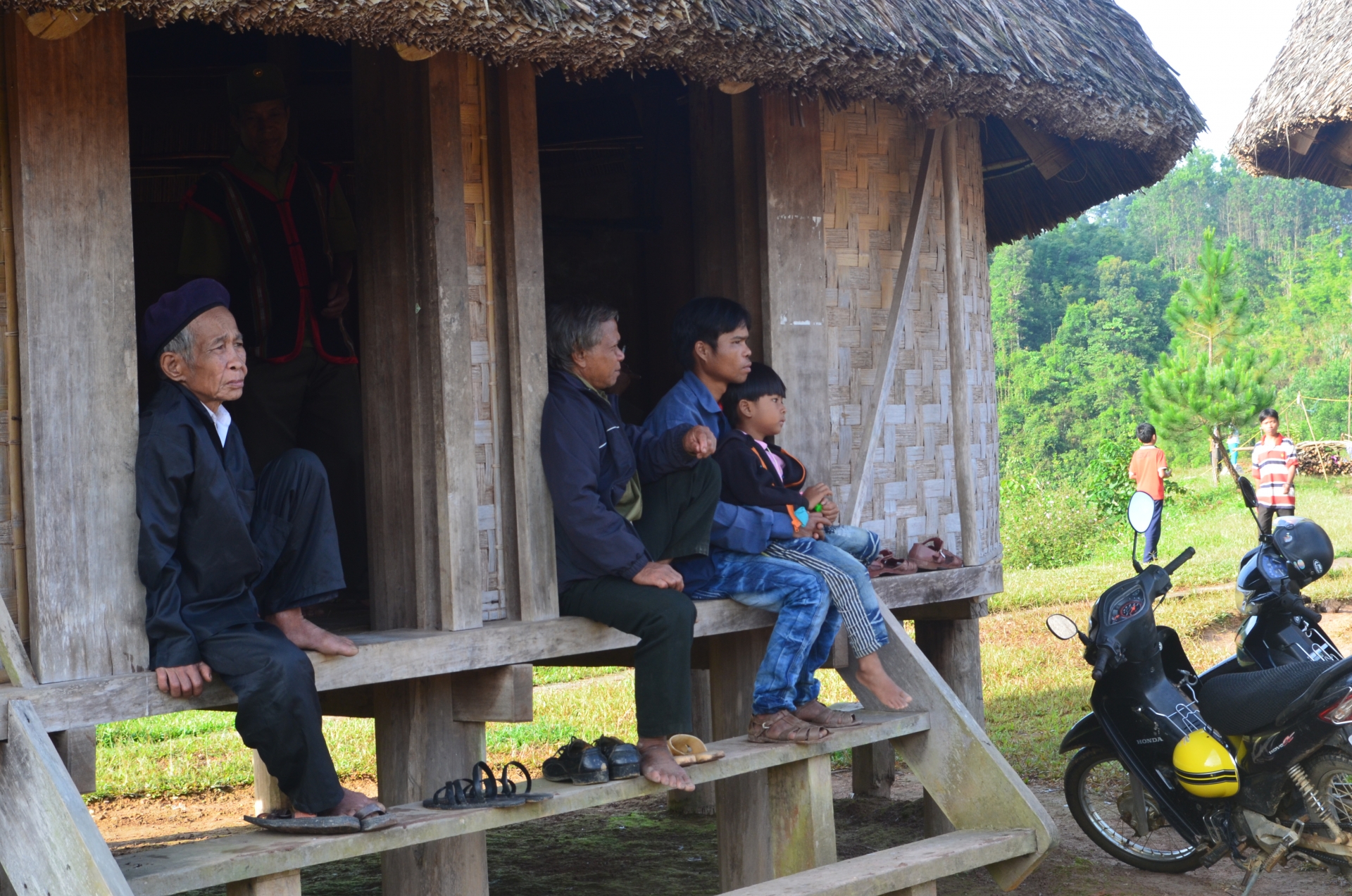 chuyen la o vung bien cam di xe may 3 ngay tet de dam bao an toan