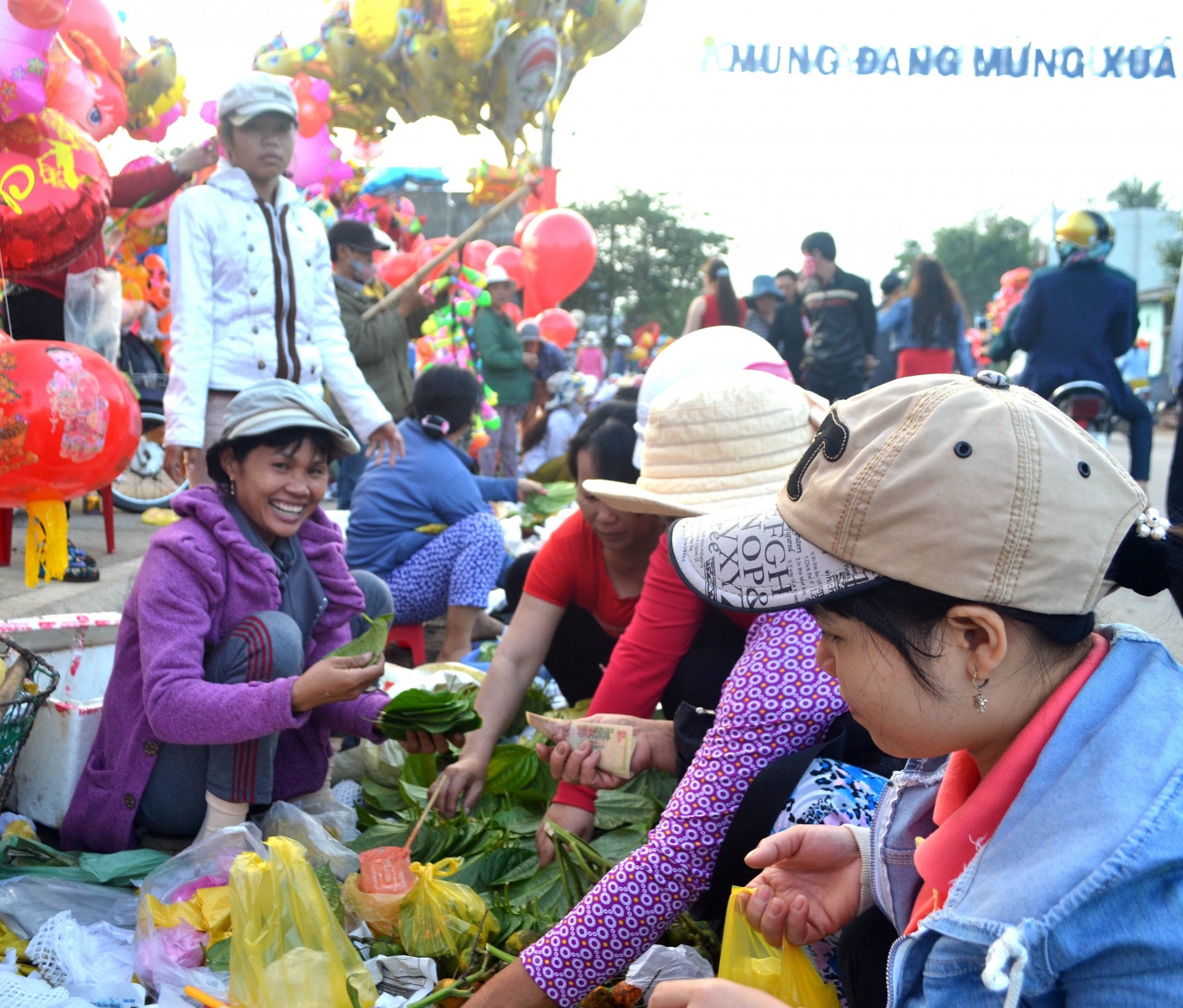 ky la phien cho chi hop dung mong 1 tet nguyen dan
