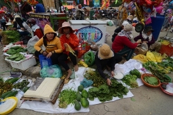 ngu dan dao toi cap tap chuan bi cho le hoi dua thuyen truyen thong