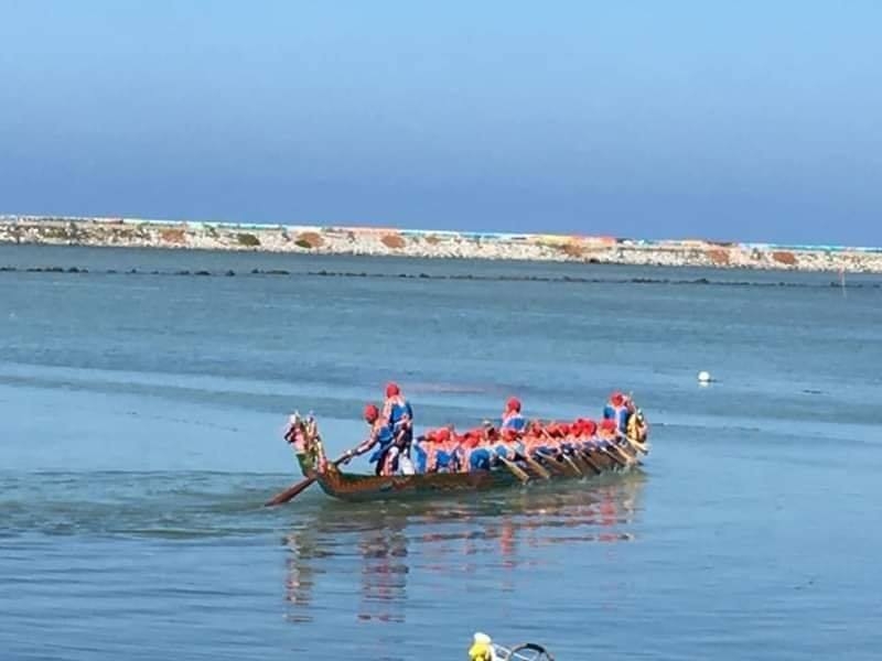 ngu dan dao toi cap tap chuan bi cho le hoi dua thuyen truyen thong