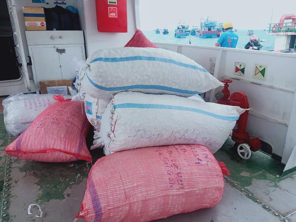 Đảo Lý Sơn tấp nập hàng Tết Tân Sửu