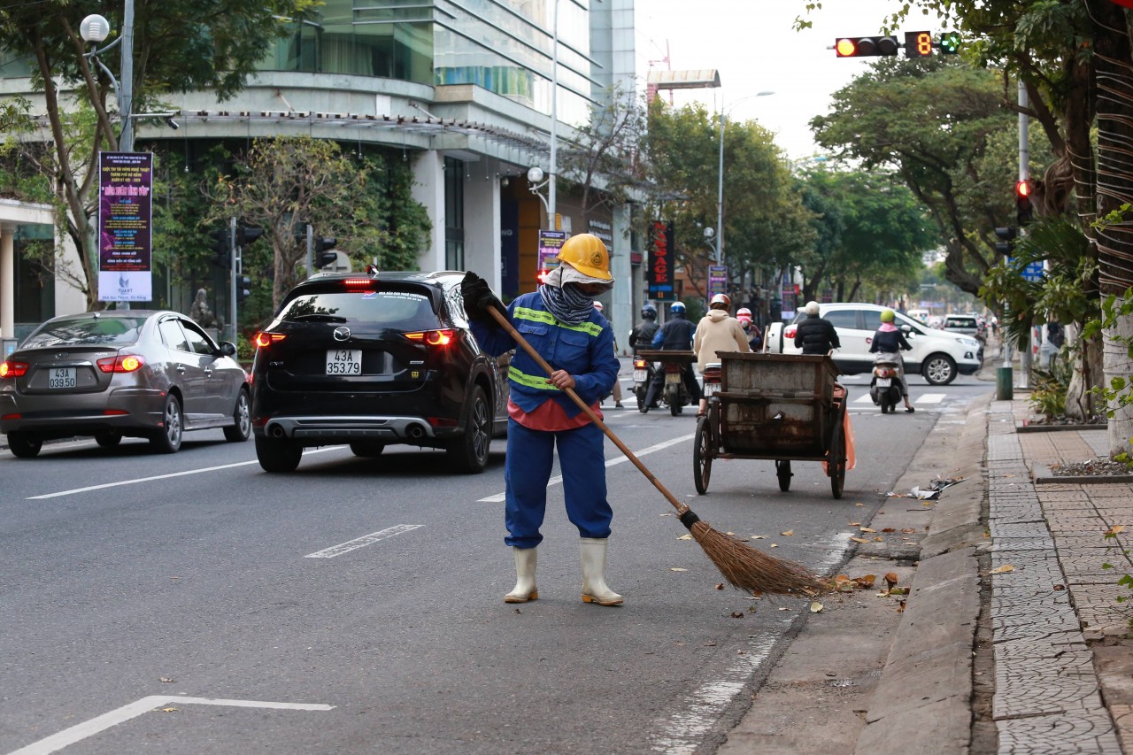 Đà Nẵng tất bật trang trí đường phố đón Tết Nhâm Dần