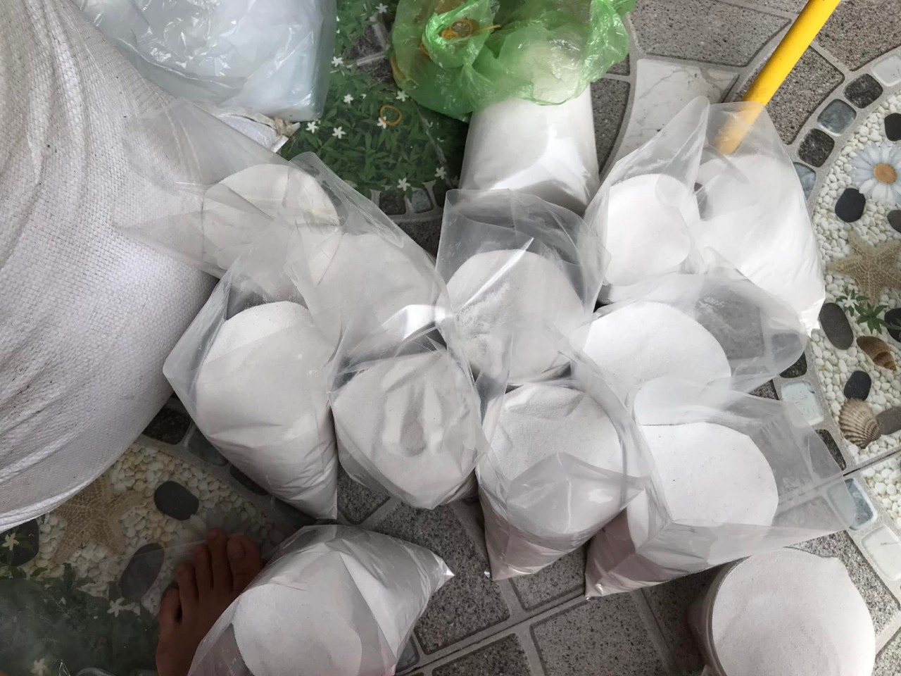 Độc đáo nghề bán cát lư hương dịp Tết Nguyên Đán