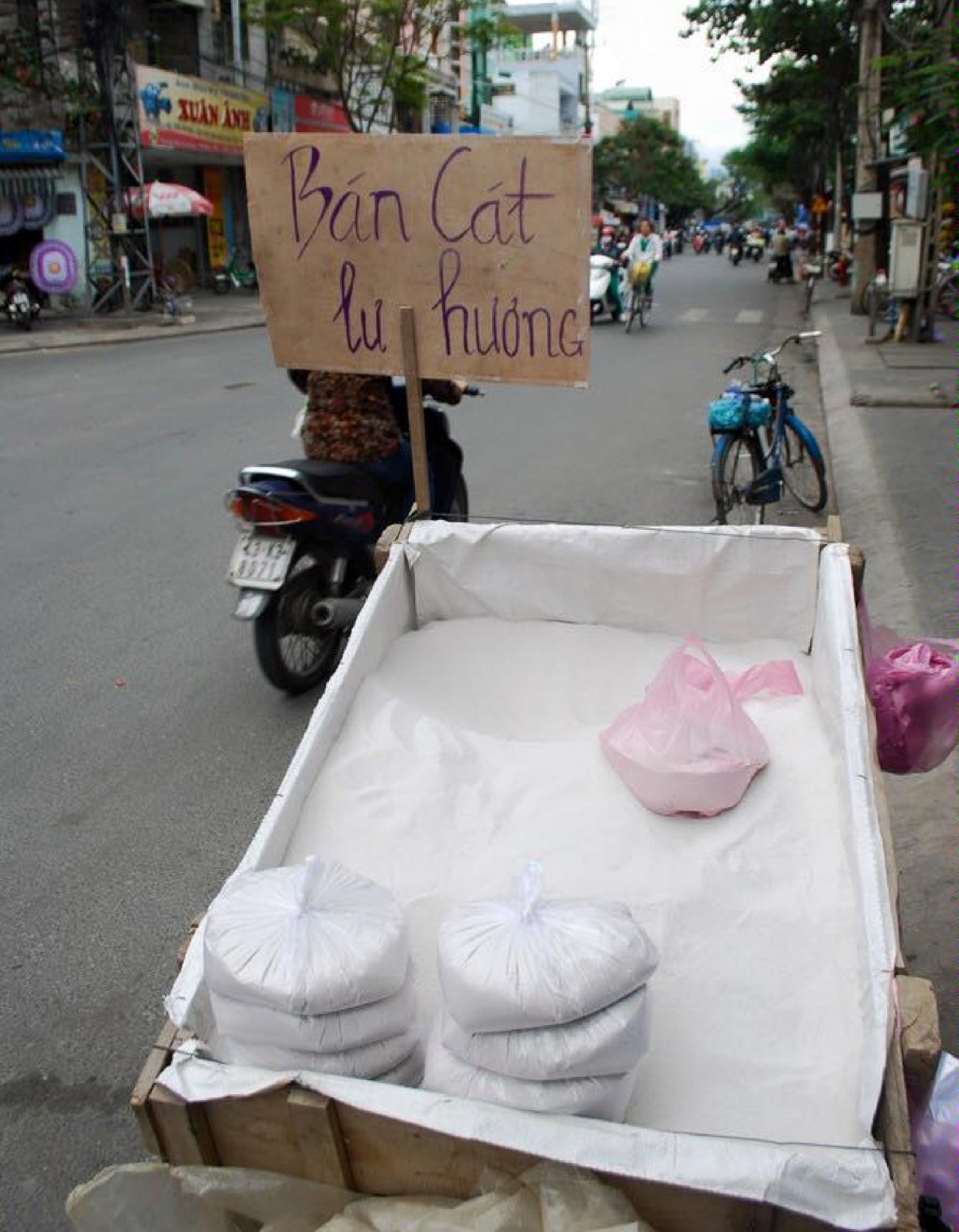Độc đáo nghề bán cát lư hương dịp Tết Nguyên Đán
