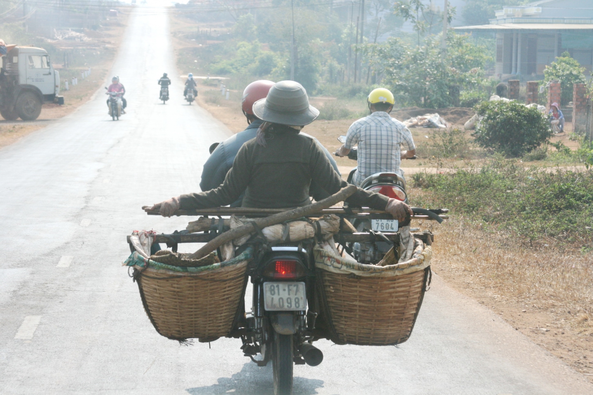 chuyen nhung nguoi phu nu buon duong rung o vung bien