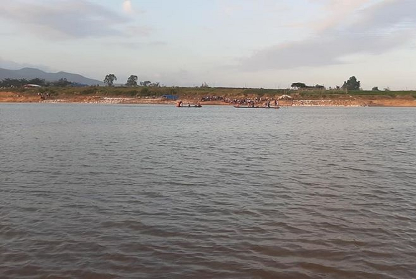 tim thay 5 nan nhan trong vu lat thuyen o quang nam