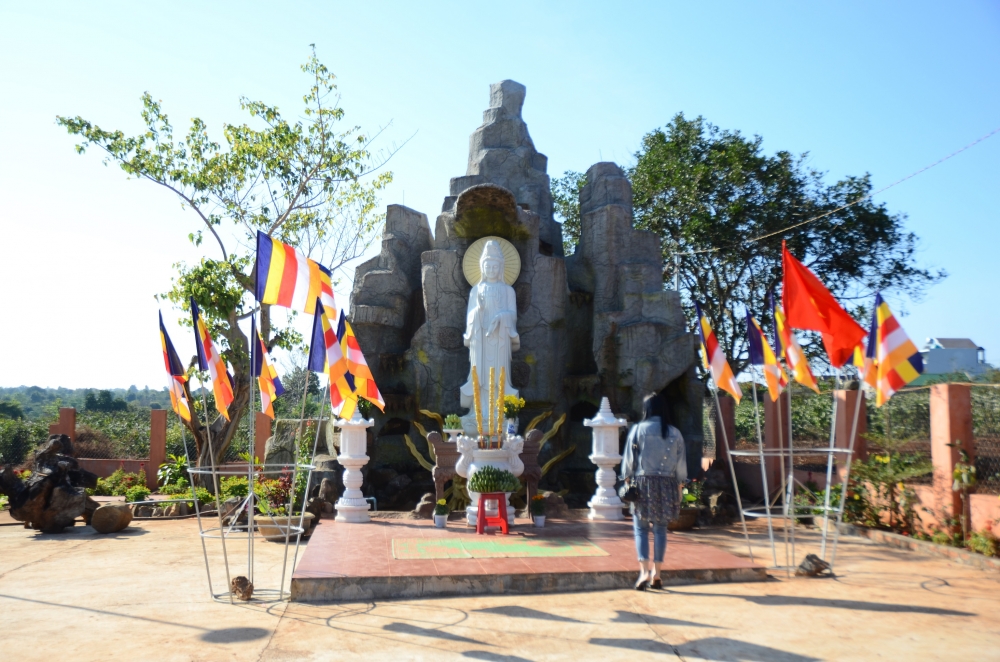 Đầu xuân ở chùa làng