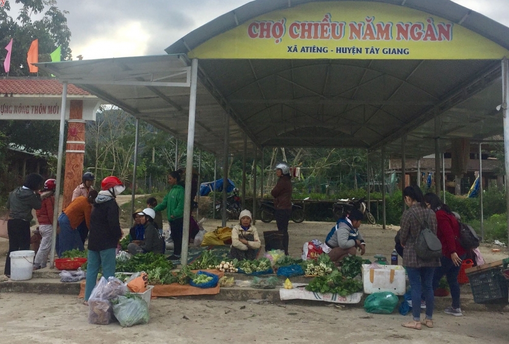 Độc đáo 'chợ năm ngàn' ở huyện biên giới Tây Giang