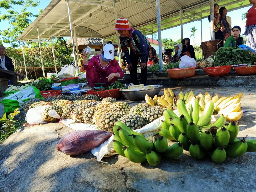 Độc đáo 'chợ năm ngàn' ở huyện biên giới Tây Giang