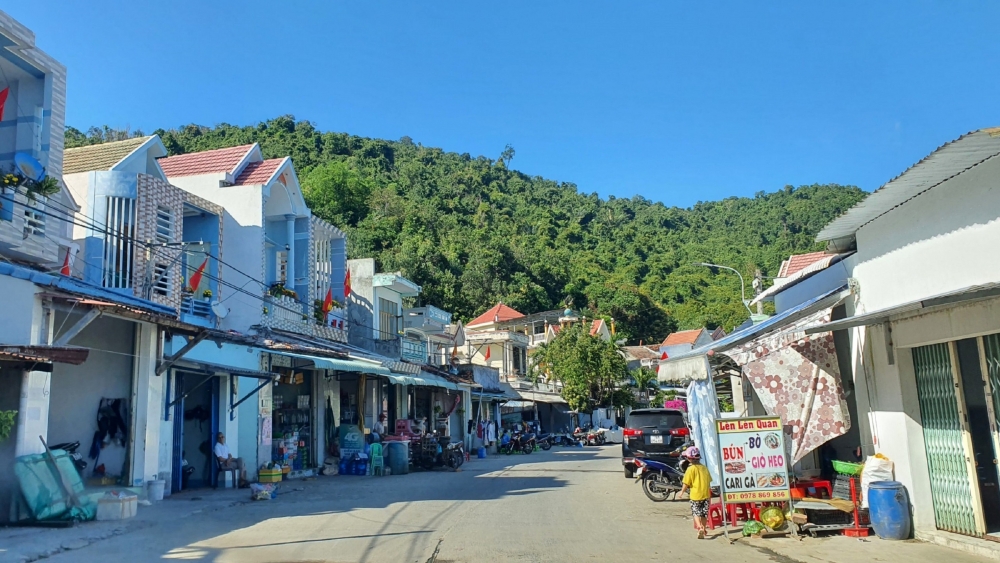 Làng biển Vũng Rô khoác áo mới