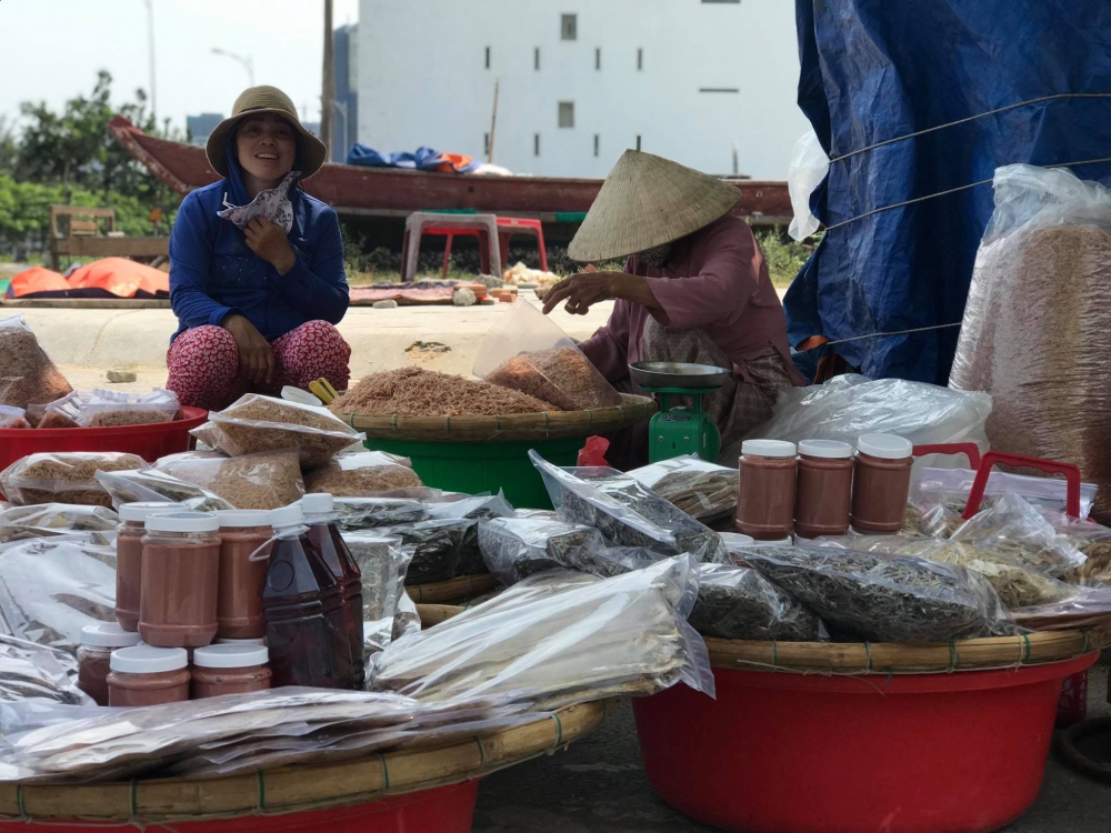 Cận cảnh quá trình phơi khô ruốc biển của ngư dân Đà Nẵng