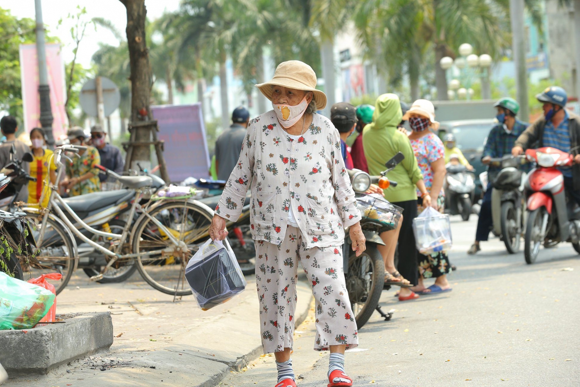 da nang nhung hop com mien phi chia se ganh nang muu sinh giua dai dich
