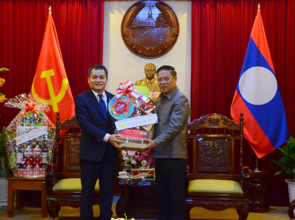 DAFO thăm và chúc Tết Bunpimay Lãnh sự quán Lào tại Đà Nẵng