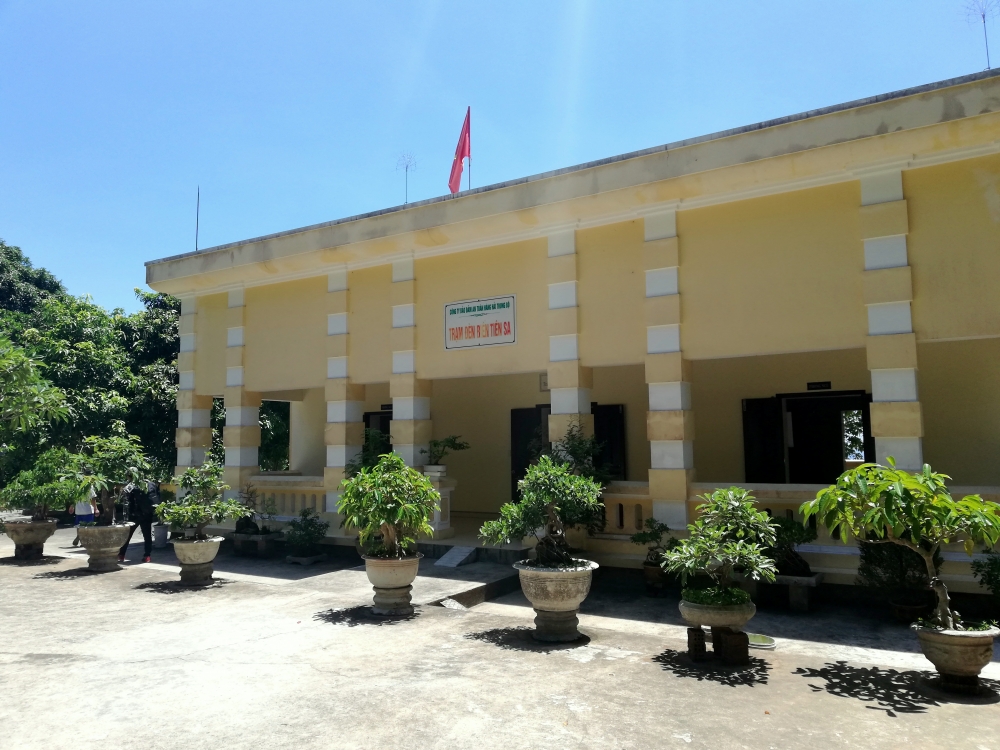 Ra mép biển checkin ngọn hải đăng cổ ở Đà Nẵng