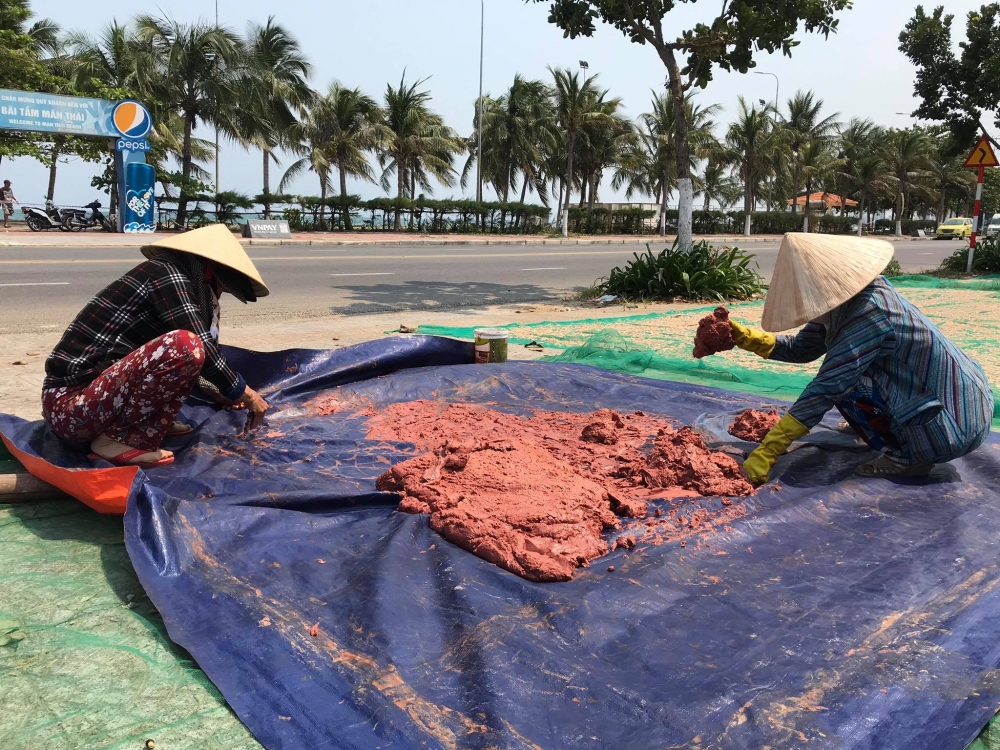 Trăm năm mắm ruốc làng chài