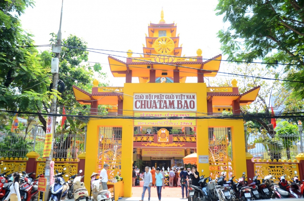 Nồng ấm tết Bunpimay của du học sinh, cán bộ nhân viên Lào tại Đà Nẵng