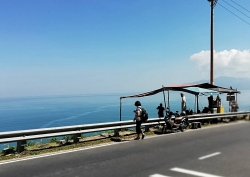 Cuộc sống hiền hòa ở lưng đèo Hải Vân
