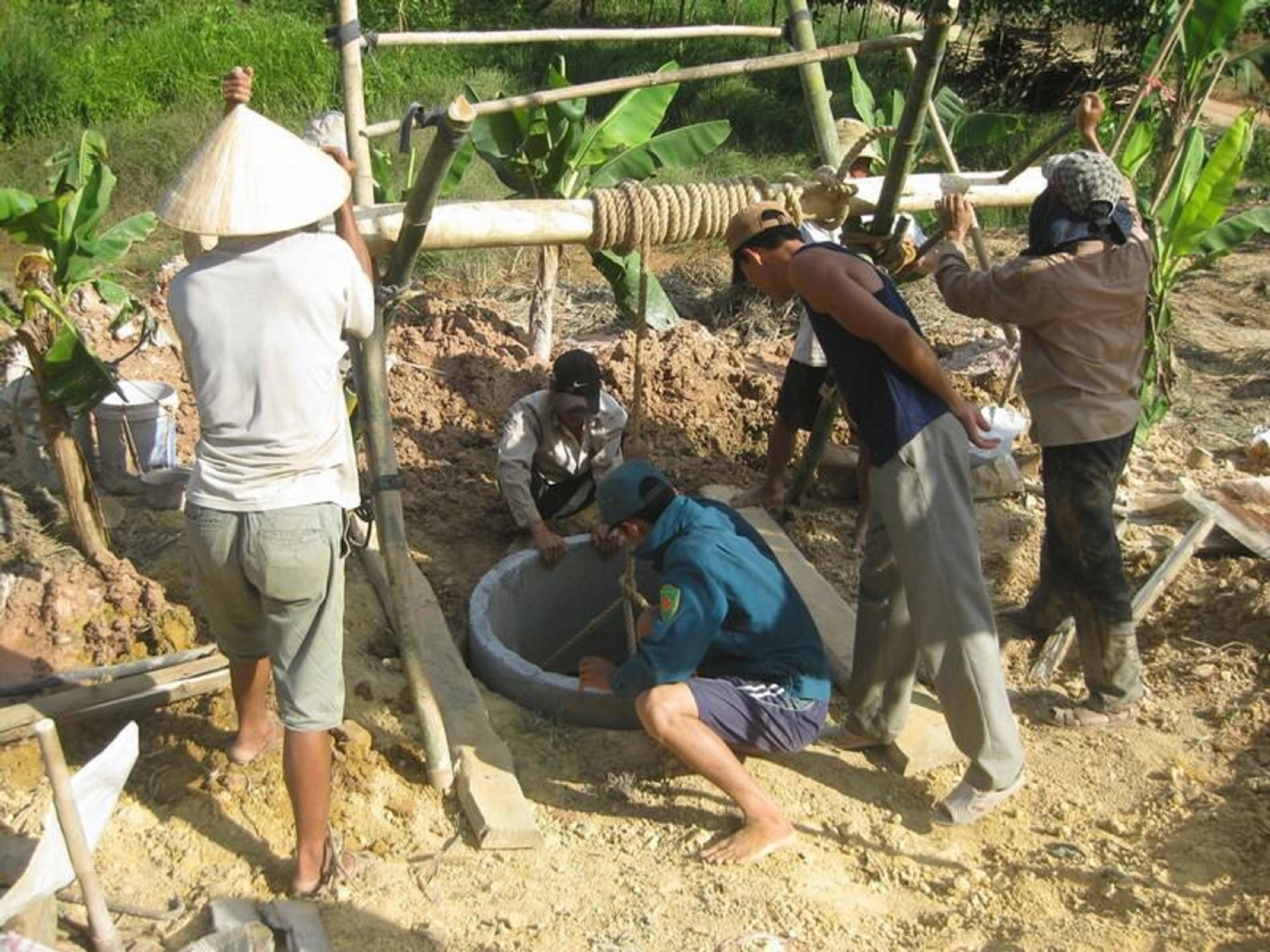 tay nguyen vao mua han nghe dao gieng thue len huong