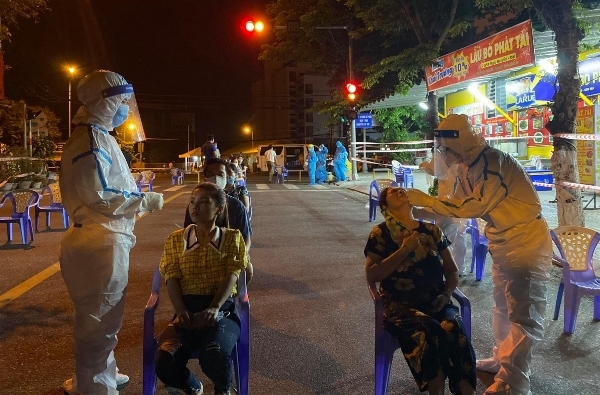 Huy động tối đa nguồn nhân lực để truy vết và xét nghiệm diện rộng trong thời gian ngắn