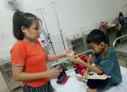 buc tam thu dam nuoc mat cua nguoi me co con gai bi ung thu mau