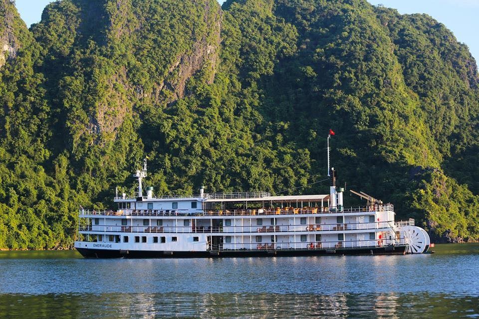 lot top 5 diem den hap dan nhat chau a vinh ha long co nhung gi